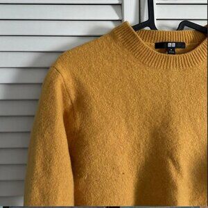 Uniqlo Premium Lambswool Crew Neck Long-Sleeve Sweater Mustard